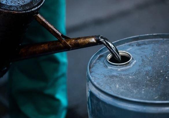Dầu thô giảm sốc trước tín hiệu hòa giải Mỹ-Iran: Nỗi lo thừa cung trở lại