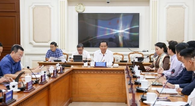 TP Hồ Chí Minh cùng Vingroup khảo sát thực địa, lập kế hoạch chuyển đổi toàn bộ 400.000 xe máy xăng của shipper và xe ôm công nghệ sang xe điện