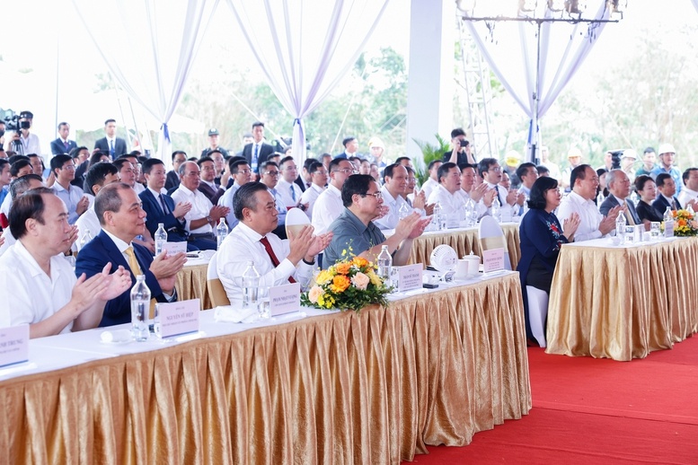 Ngay lễ khởi công dự án gần 15.500 tỷ đồng, nhà thầu Trung Quốc và Vingroup nhận 'nhiệm vụ kép' từ Thủ tướng