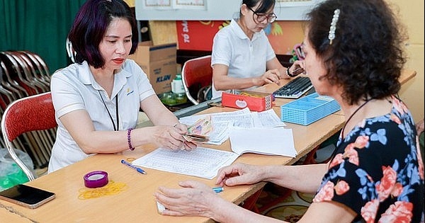 Đủ 28 năm đóng BHXH, nữ sinh năm 1978 có được nghỉ hưu sớm? Bộ Nội vụ trả lời rõ