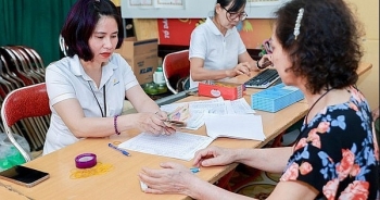 Đủ 28 năm đóng BHXH, nữ sinh năm 1978 có được nghỉ hưu sớm? Bộ Nội vụ trả lời rõ