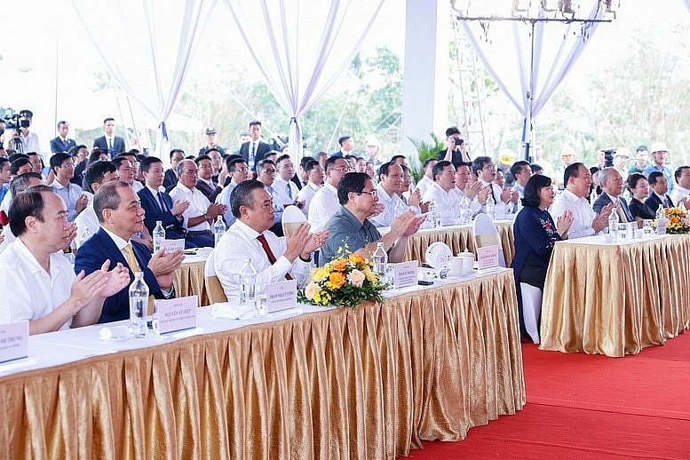 Thủ tướng giao nhiệm vụ đặc biệt, Vingroup (VIC) ghi dấu ấn tại lễ khởi công cầu Tứ Liên