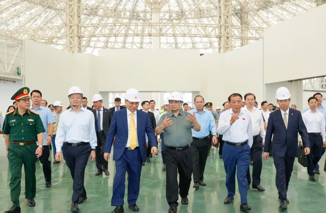Tỷ phú Phạm Nhật Vượng nhận 'mệnh lệnh' từ Thủ tướng tại đại công trường dự án Top 10 thế giới