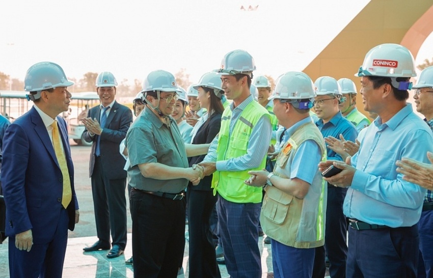 Thăm siêu dự án Top 10 thế giới của Vingroup (VIC), Thủ tướng đề cập đến việc tổ chức 'show diễn lớn'
