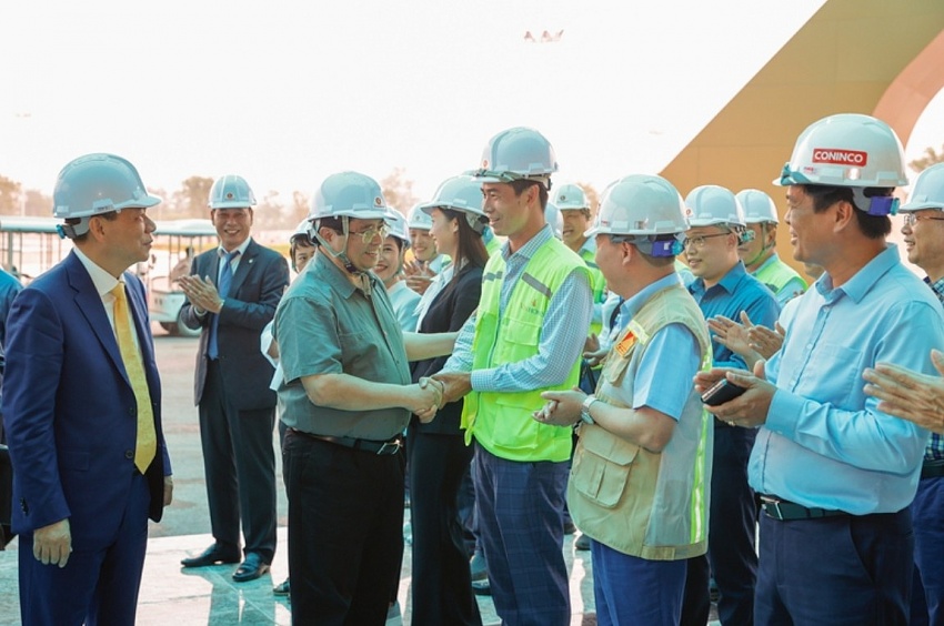 Thăm siêu dự án Top 10 thế giới của Vingroup (VIC), Thủ tướng đề cập đến việc tổ chức 'show diễn lớn'