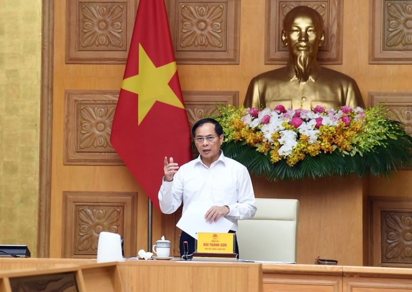 Phó Thủ tướng yêu cầu các bộ, ngành, địa phương phải kiểm tra ngay khi người dân tố giác buôn bán hàng giả