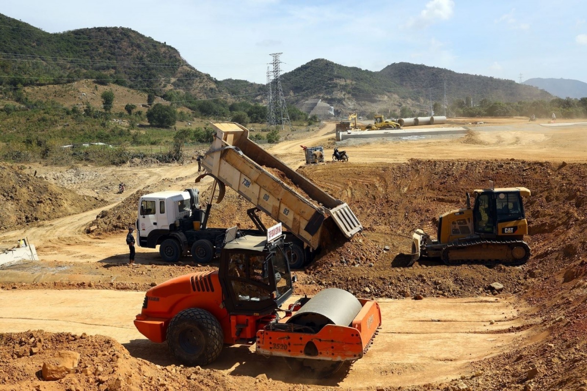 Thủ tướng yêu cầu Bộ Công an điều tra chuỗi cung ứng vật liệu, đẩy nhanh các đại dự án hạ tầng 1 triệu tỷ đồng