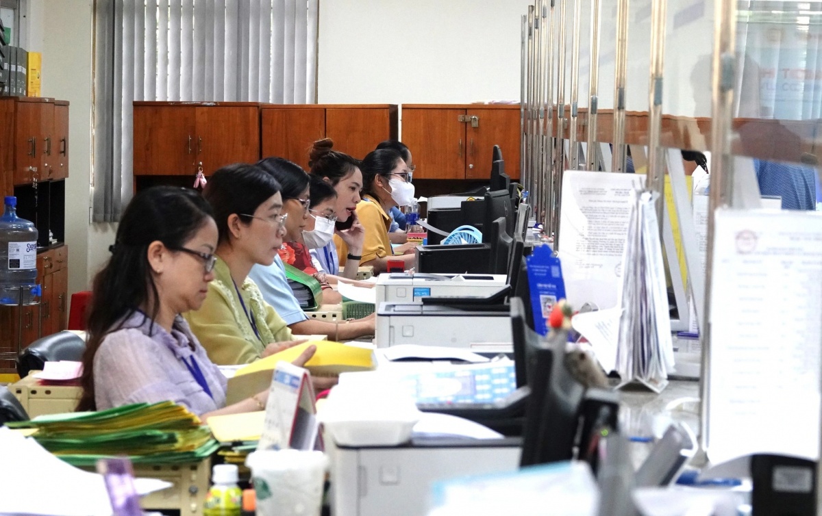 Quy định mới nhất về bằng cấp với cán bộ, công chức xã: Bằng đại học không chính quy có bị tinh gọn?