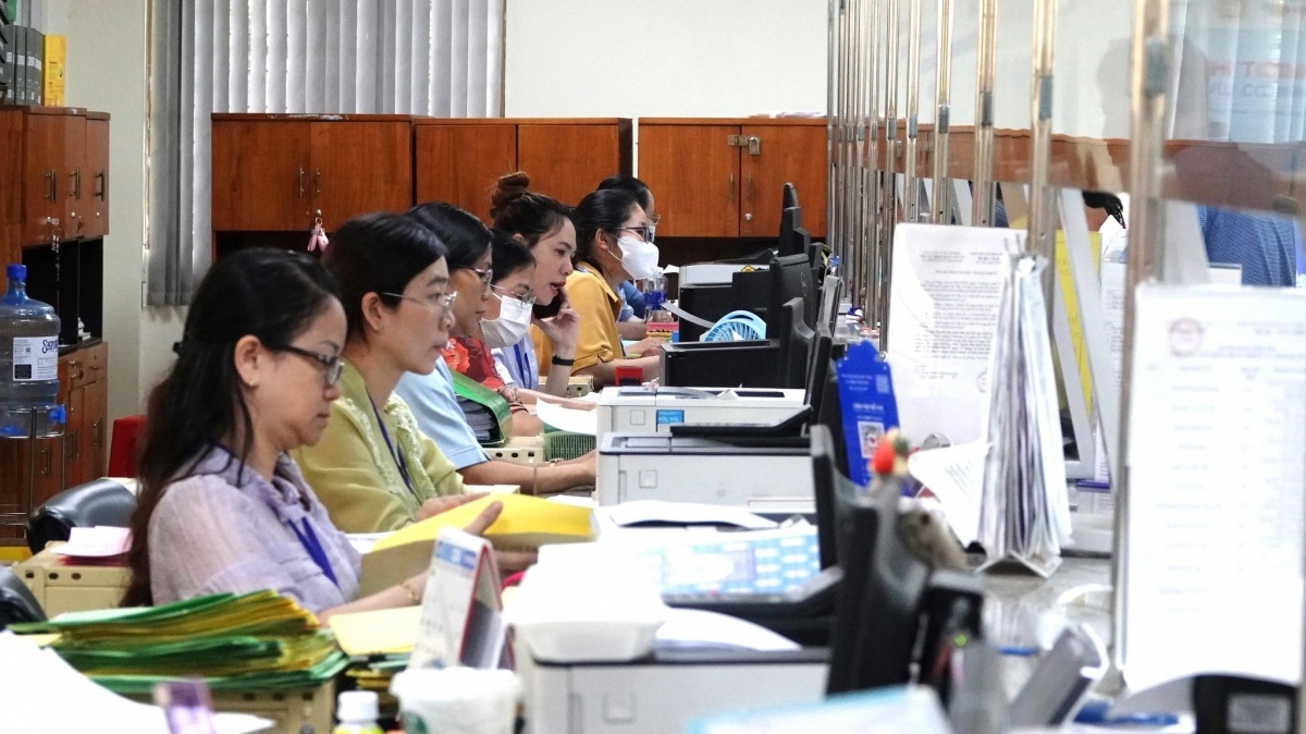 Quy định mới nhất về bằng cấp với cán bộ, công chức xã: Bằng đại học không chính quy có bị tinh gọn?