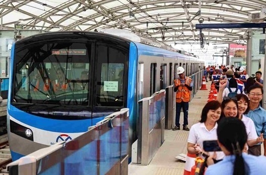Hà Nội sẽ sử dụng hệ thống thẻ vé liên thông đi xe buýt, tàu điện từ 2/9
