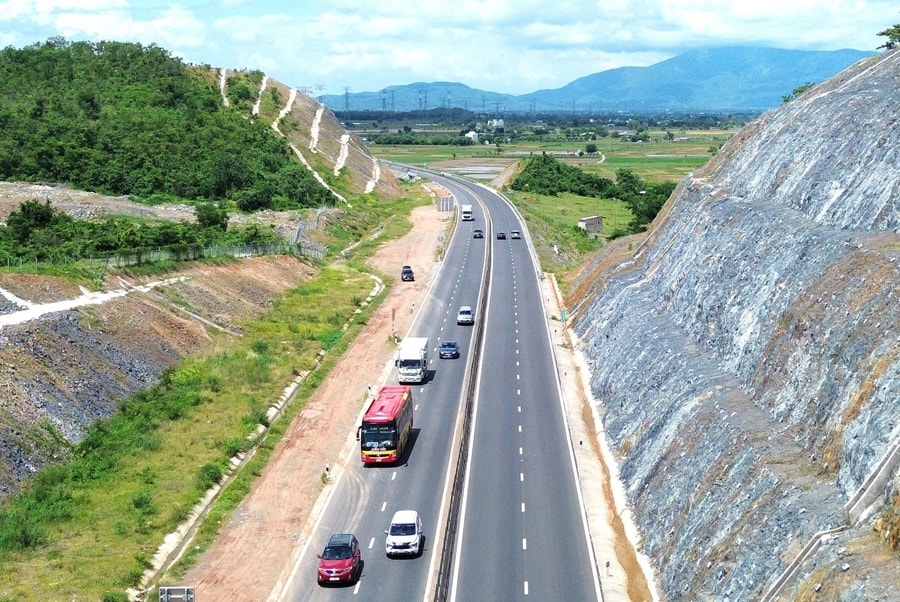Xẻ núi mở đường, 'vua hầm' Đèo Cả đề xuất phương án mở rộng cao tốc Bắc - Nam, tiết kiệm 152.000 tỷ đồng ngân sách