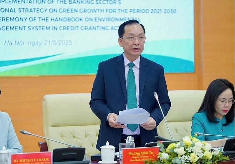 Ngân hàng Nhà nước ra mắt sổ tay quản lý rủi ro môi trường, thúc đẩy tín dụng xanh