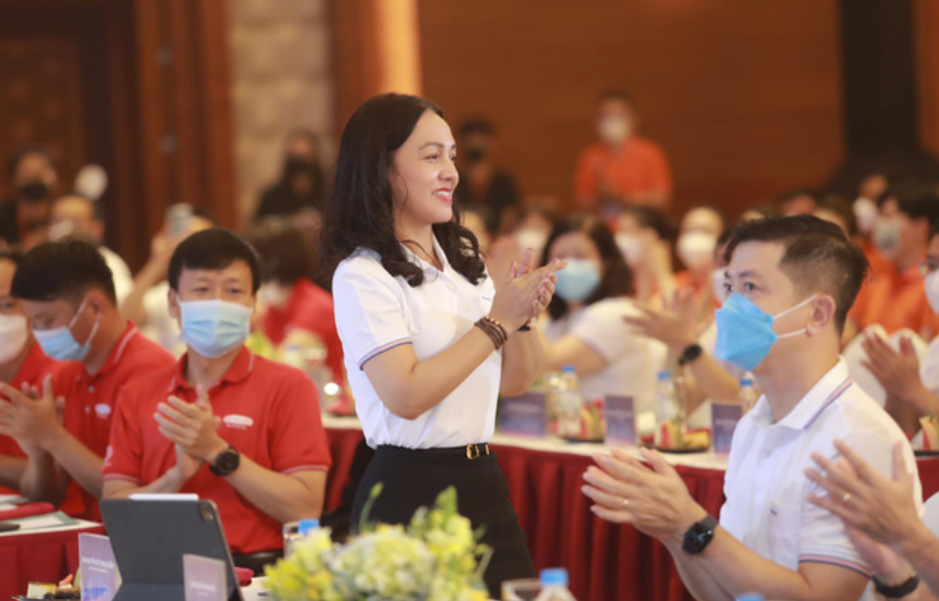 8 năm 'chia lửa' cùng Chủ tịch Dương Công Minh: Ngày Sacombank (STB) lập đỉnh cũng là ngày một chiến tướng lui về hậu trường