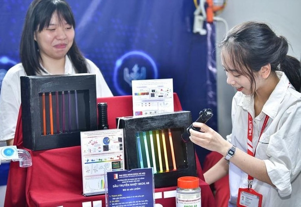 Cựu sinh viên ĐH Bách khoa Hà Nội chỉ ra sai lầm của người trẻ khi đi làm, phải học cách ‘nổ'