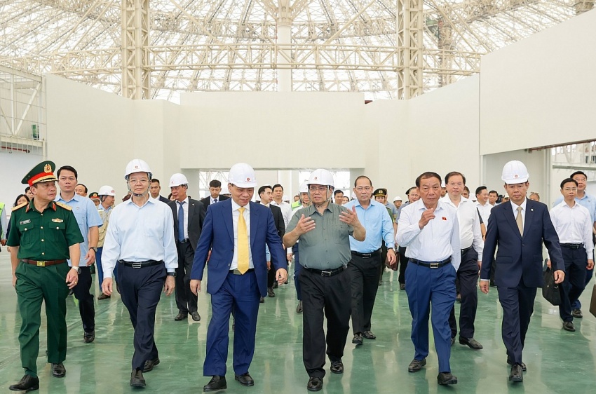 Sau chuyến thị sát cùng tỷ phú Phạm Nhật Vượng, Thủ tướng ra chỉ đạo nóng với siêu dự án Top 10 thế giới của Vingroup