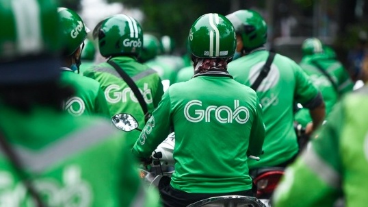 Phẫn nộ vì bị trừ 20% thu nhập, tài xế Grab và Gojek đồng loạt biểu tình