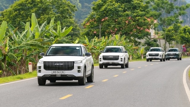 Mẫu xe điện đi 1.300km từ Hà Nội vào Quảng Bình không cần sạc, giá chưa đến 1 tỷ đồng: Đẹp, hiện đại nhưng có điều đáng tiếc