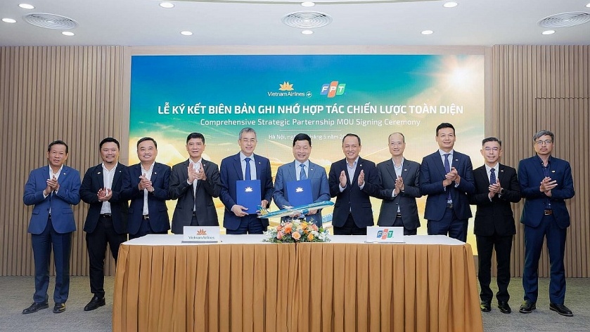 Vietnam Airlines (HVN) bắt tay FPT chuyển mình thành hãng hàng không số