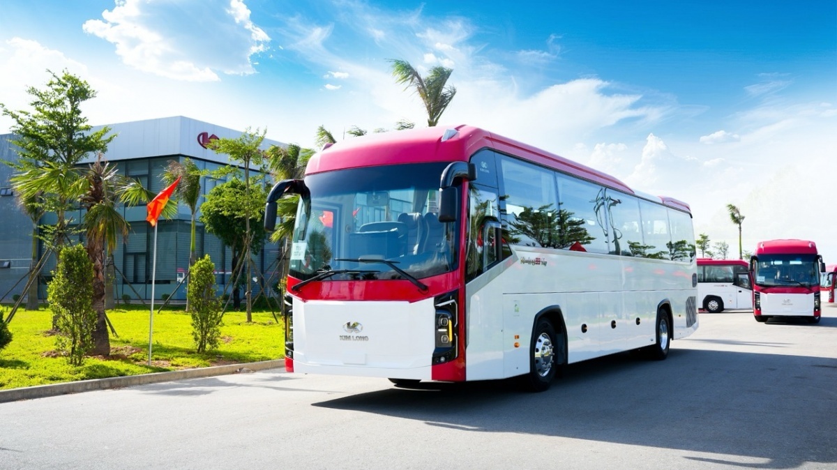 Hãng xe Việt Kim Long Motor bàn giao lô xe bus đầu tiên cho doanh nghiệp có tiếng tại Nha Trang