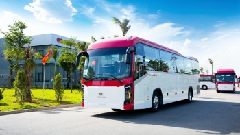 Hãng xe Việt Kim Long Motor bàn giao lô xe bus đầu tiên cho doanh nghiệp có tiếng tại Nha Trang