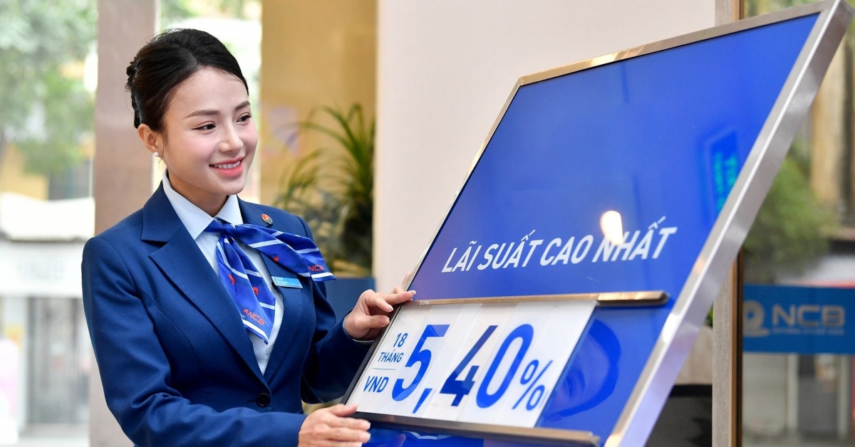 Mặt bằng lãi suất giảm sâu: Ngân hàng hưởng lợi hay chia sẻ lợi nhuận?