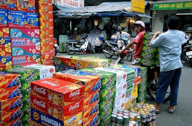 Niêm yết đại lý nước giải khát để bán cổ phiếu 'rác' cho nhà đầu tư, dàn lãnh đạo lập thêm công ty 'ma' rút ruột sạch tài sản
