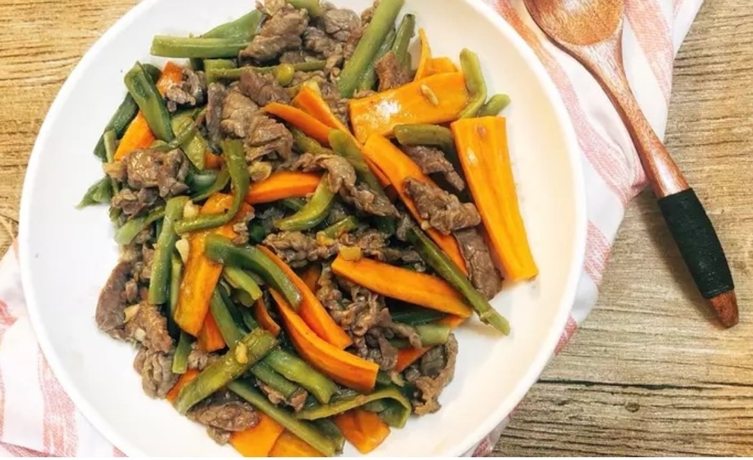 Loại rau từng bị bỏ quên ven đường y như nắm cỏ, nay giá hơn 500.000 đồng/kg mà tranh nhau để mua