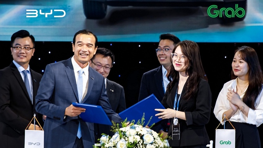 Grab bắt tay hãng xe điện lớn nhất Trung Quốc, tài xế có thể được đảm bảo thu nhập tới 25 triệu đồng/tháng