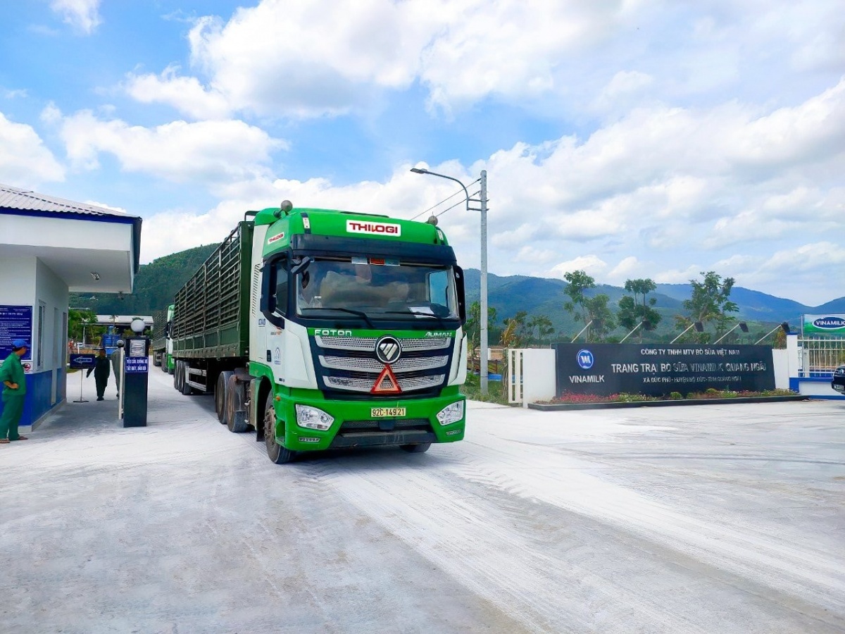 THILOGI nhà ông Trần Bá Dương vận chuyển miễn phí quà viện trợ cho nước bạn, nơi THACO đầu tư 19.000 tỷ