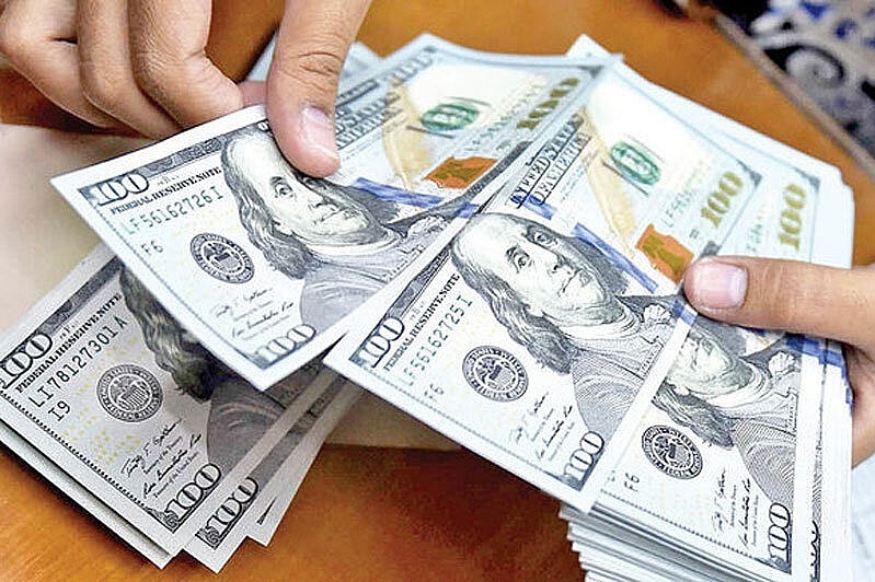 Giá USD, NDT tiếp tục hạ tại ngân hàng, chợ đen tăng nhẹ