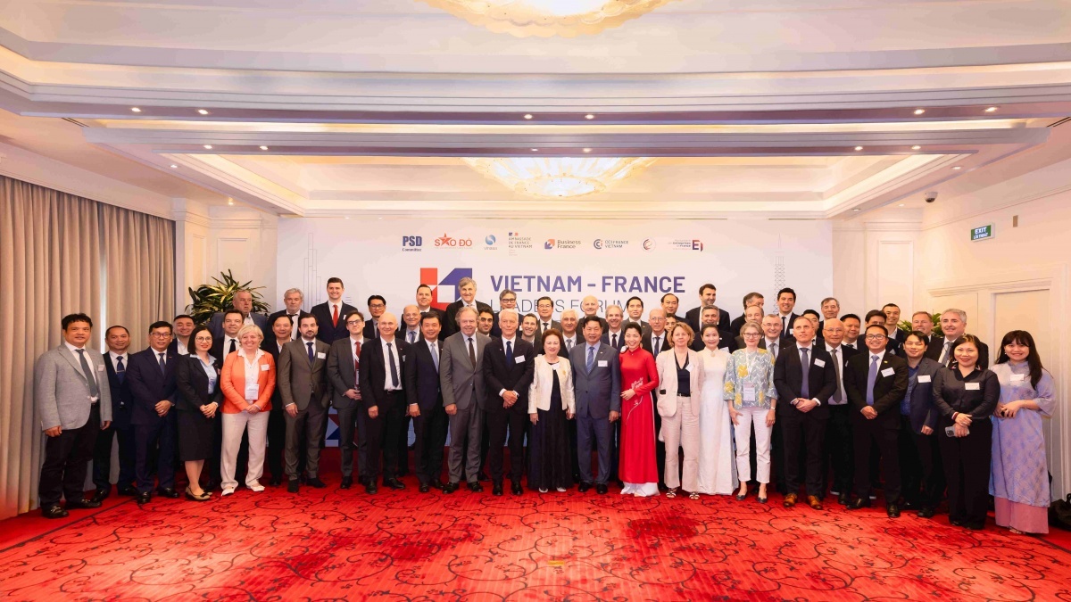 Chủ tịch HĐQT FPT đề xuất chiến lược 'đồng hiện diện' với các doanh nghiệp Pháp
