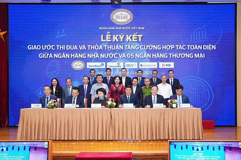 Ký Giao ước thi đua và Thỏa thuận hợp tác giữa Ngân hàng Nhà nước và 5 NHTM (Vietcombank, Vietinbank, BIDV, MB, VIB)