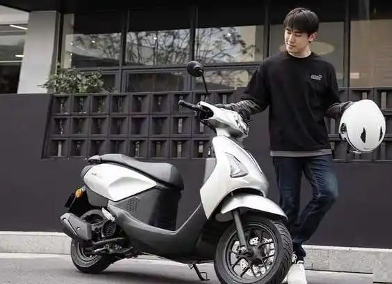 Lộ diện xe ga giá rẻ mới, 'ăn' xăng 1,8L/100km: Thiết kế bắt mắt, công nghệ hiện đại thế nào?