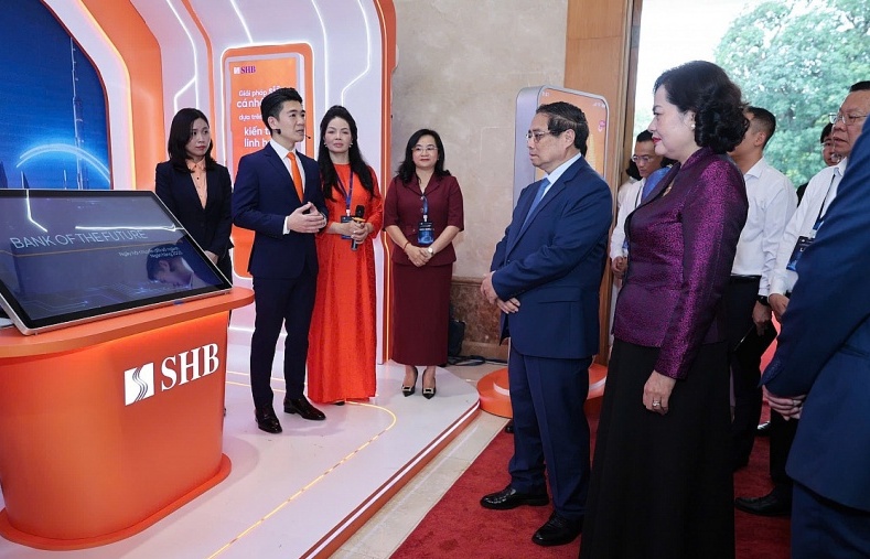 Phó Chủ tịch Đỗ Quang Vinh trình bày Giải pháp thanh toán tích hợp của SHB trước Thủ tướng Phạm Minh Chính
