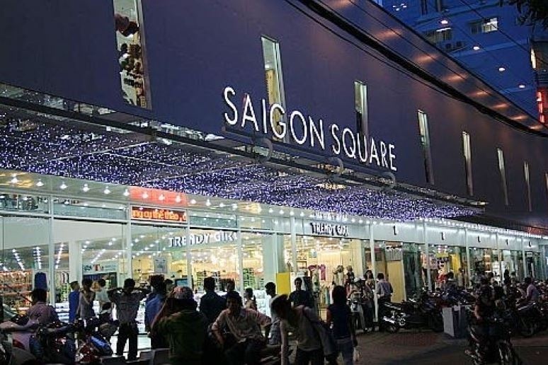 Hàng nghìn sản phẩm tại Trung tâm Thương mại Saigon Square bị thu giữ: Bảo vệ đánh động, tiểu thương vội vàng đóng sạp né kiểm tra