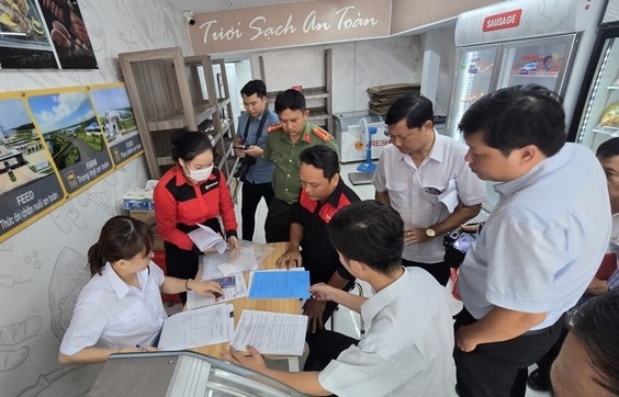 Người tố C.P. Việt Nam bán thịt heo bệnh chính thức được cơ quan chức năng mời lên làm việc