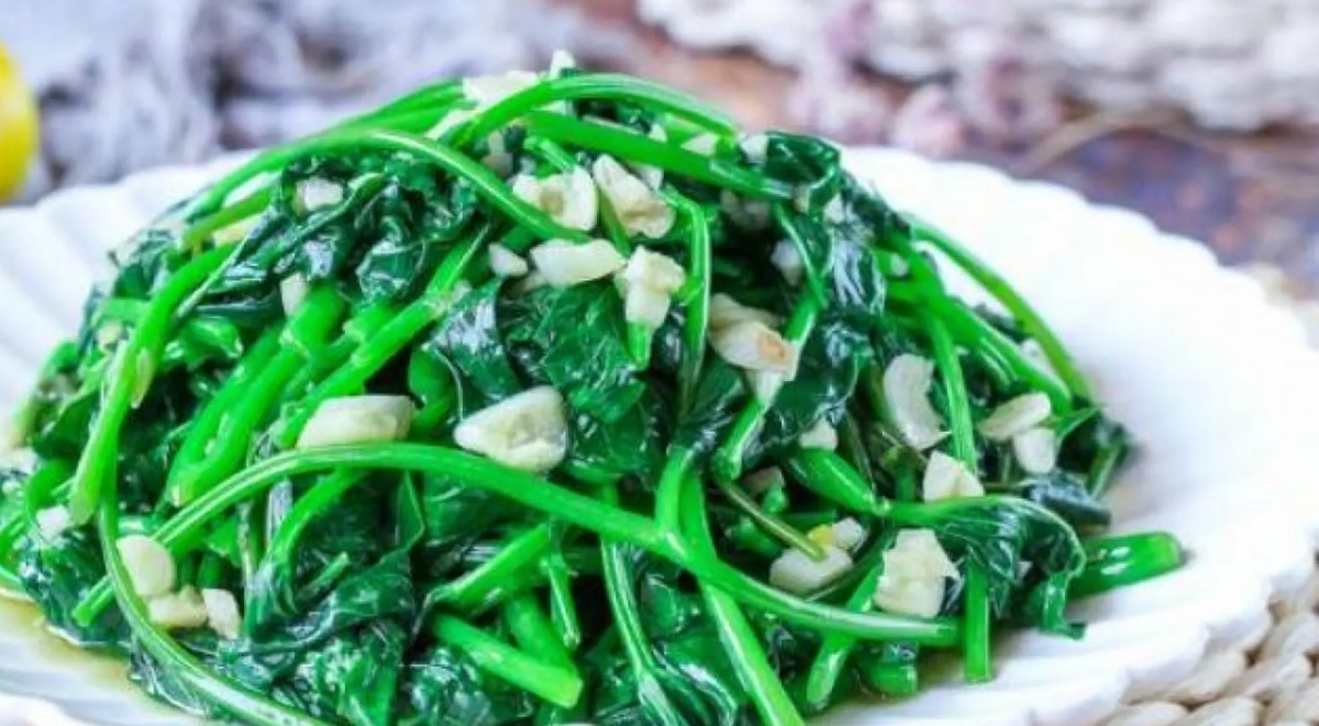 Loại rau từng dùng chống đói nay lại là ‘nhân sâm của người nghèo’: Giá chỉ 25.000 đồng/kg, được bán bạt ngàn ngoài chợ