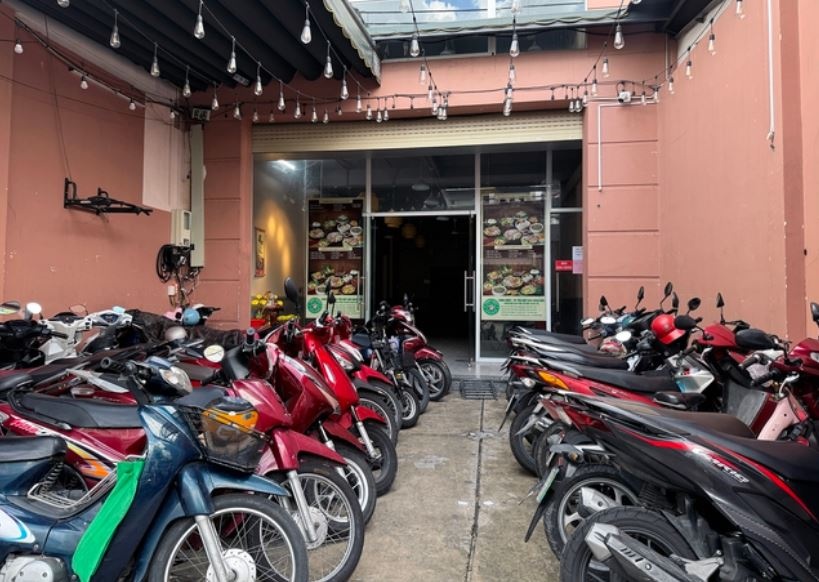Không có khách hàng, quán Lòng Chát tại TP. HCM thông báo đóng cửa