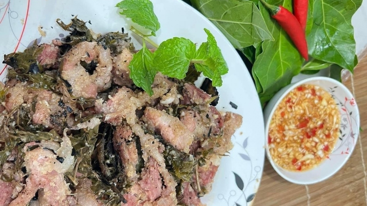 Loại nem ‘độc lạ’ chế biến kỳ công, khi ăn nướng vùi tro bếp ngon nức tiếng ở vùng đất hai Vua Thanh Hoá