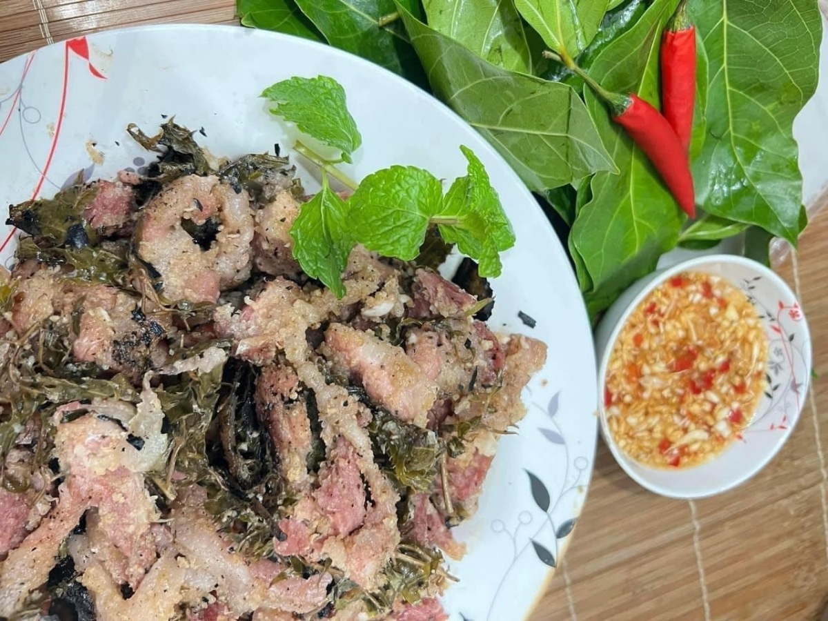 Loại nem ‘độc lạ’ chế biến kỳ công, khi ăn nướng vùi tro bếp ngon nức tiếng ở vùng đất hai Vua Thanh Hoá