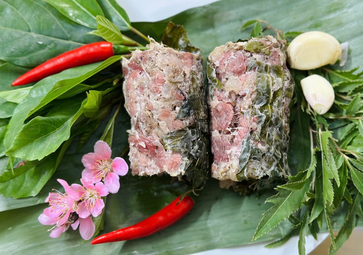 Loại nem ‘độc lạ’ chế biến kỳ công, khi ăn nướng vùi tro bếp ngon nức tiếng ở vùng đất hai Vua Thanh Hoá