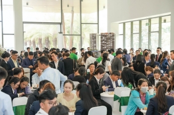 Giá tăng gấp 4 lần, hàng loạt 'suất ngoại giao' trôi nổi: Ai đang thật sự ở nhà xã hội?
