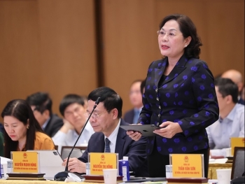 Thống đốc NHNN chia sẻ với Thủ tướng Phạm Minh Chính những vấn đề nóng về nút thắt trong tín dụng, lãi suất