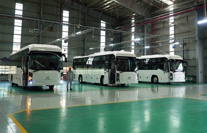 Hãng ô tô Việt 8 năm tuổi tung chiêu bán hàng độc đáo: Mua 4 xe tặng luôn 1 xe