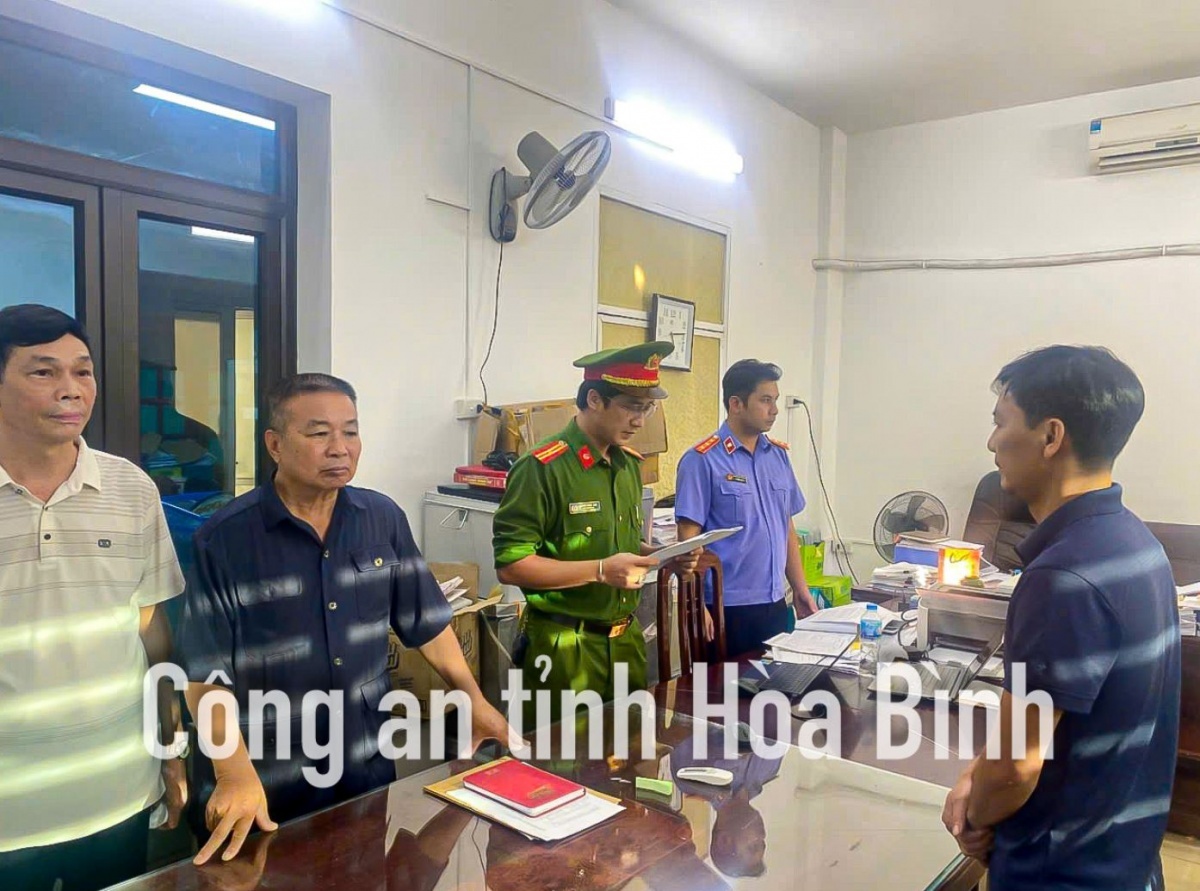 Công an Hòa Bình triệt phá đường dây phân bón giả quy mô cực lớn: Hàng nghìn tấn hàng đã bán ra thị trường miền Bắc và miền Trung