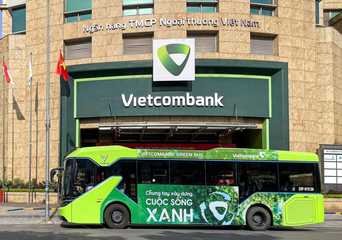 Ngân hàng với hơn 24.000 nhân sự triển khai xe buýt điện VinFast để đưa đón cán bộ nhân viên tại Hà Nội