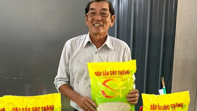 Cha đẻ gạo ST25 hướng dẫn cách nhận biết gạo thật trong 30 giây
