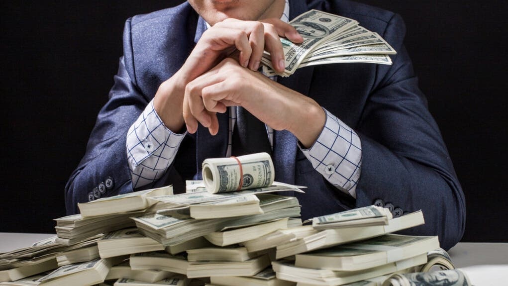 Một tỷ phú Nhật ngồi không vẫn kiếm được 10 tỷ USD chỉ trong một năm và đây là cách ông ta làm điều đó
