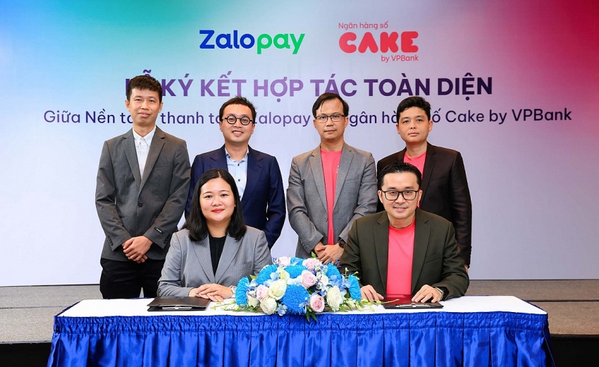 Từ nay, người dùng có thể mở thẻ, vay tiền, gửi tiết kiệm ngay trên Zalopay