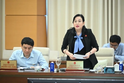 ‘Táo mua ở cửa hàng rất đắt tiền nhưng để ở ngoài mấy tháng không hỏng, ruồi không dám bâu’